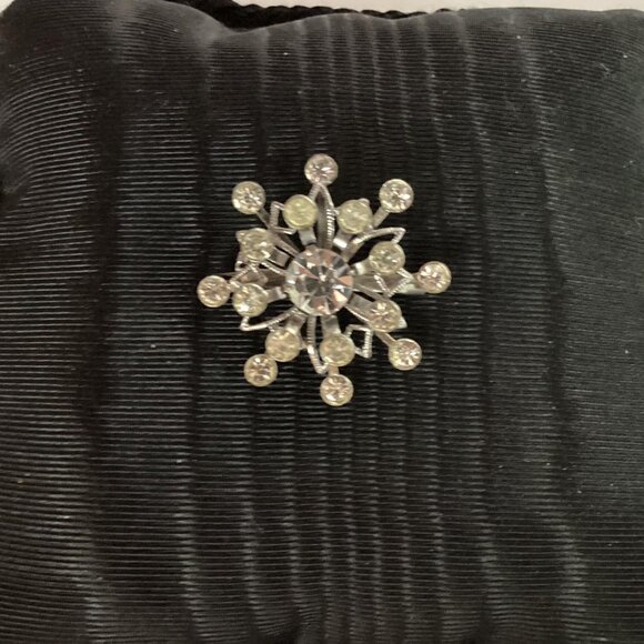 Jewelry - Vintage Rhinestone Starburst/Snowflake Brooch
